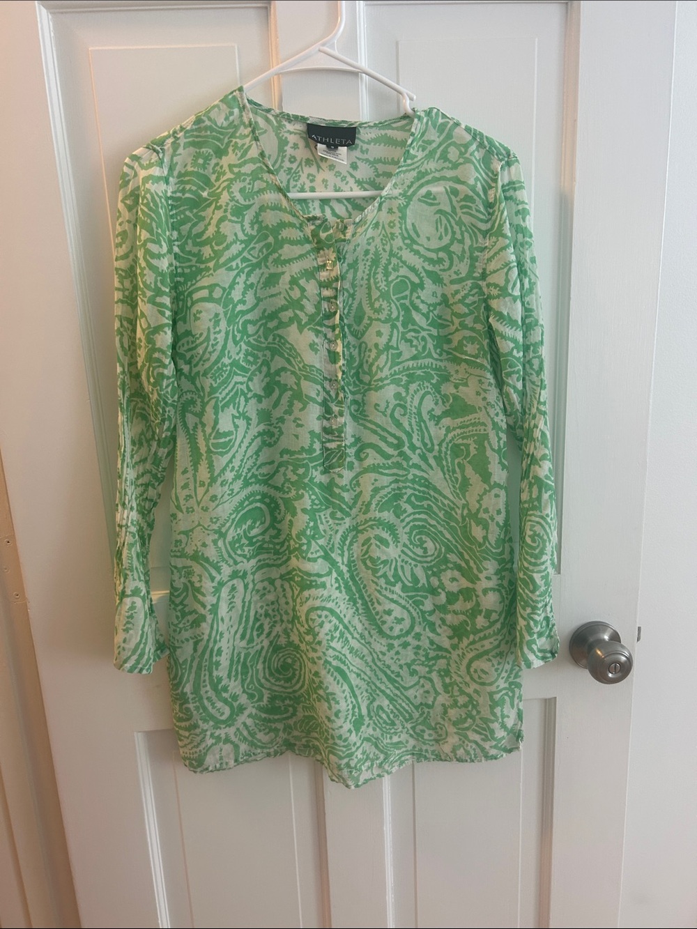 Athleta S coverup 68% Cotton 32% silk. Excellent condition.